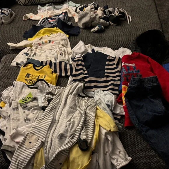Huge lot of baby boy clothes - Picture 2 of 2